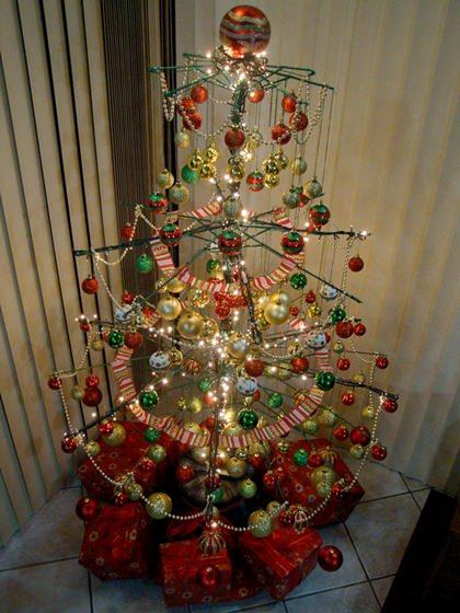 PAP: Árvore de Natal “Chuva de Bolas” -