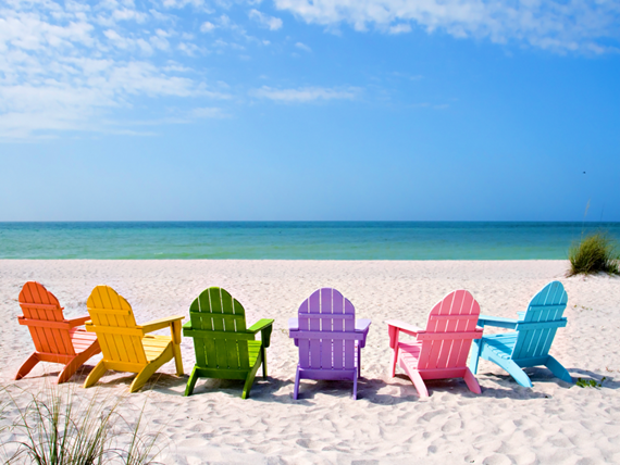 Cadeiras de praia coloridas