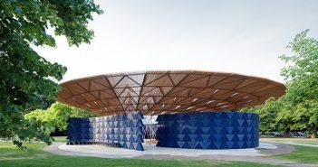 Serpentine Pavilion 2017: vista externa revela paredes arredondadas e cobertura inclinada