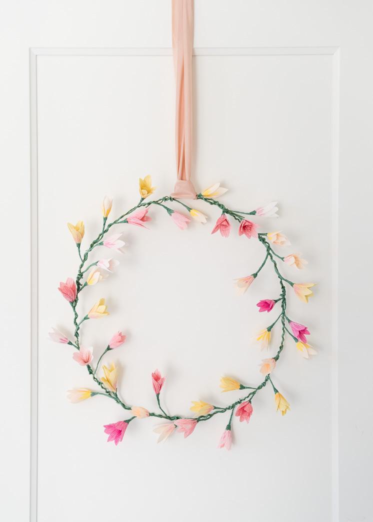 10 formas de decorar com flores de papel crepom -